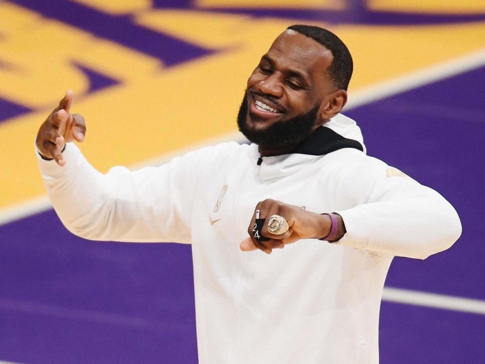 勒布朗-詹姆斯 NBA现役四大超级巨星—“KING”詹姆斯