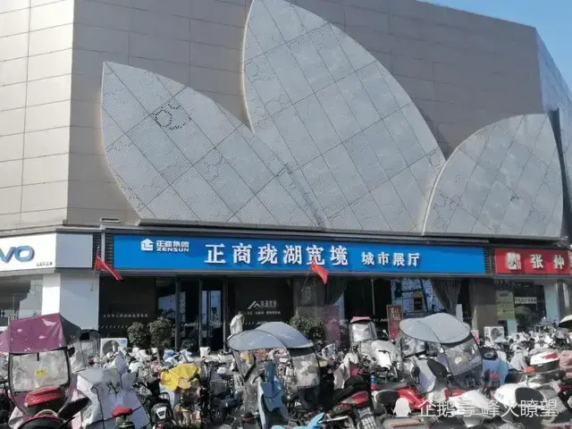 预售许可证,在清风路天鸿世贸广场南门城市展厅公然排号进行违规预售