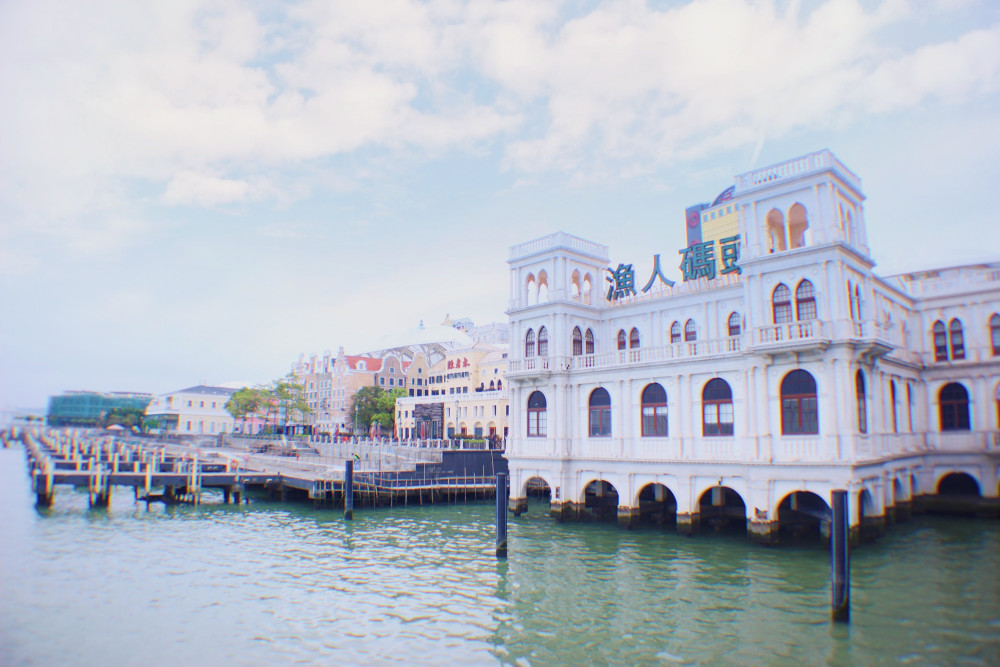 澳门赌王投资18亿兴建的渔人码头,复制欧美知名建筑,却不受欢迎_腾讯