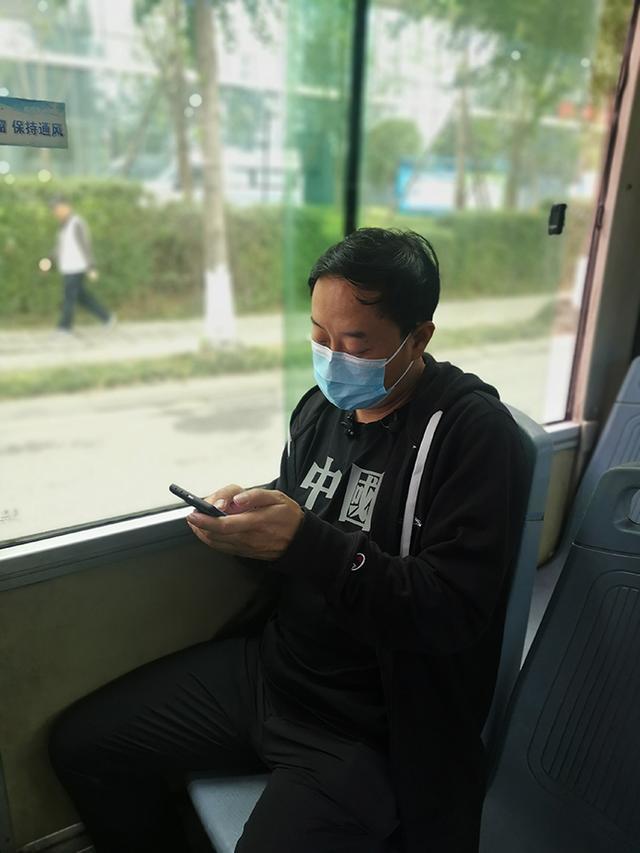 每天晚上打开电视,跟着谭警官见识各种各样的交通违法事件已经成了一