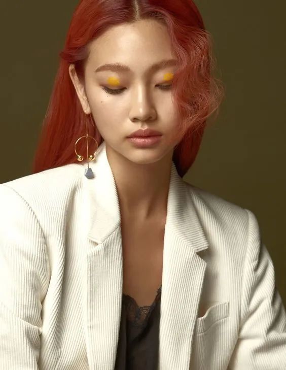 组图:《鱿鱼游戏》女主角郑浩妍写真大片,超模首演电视剧_腾讯新闻