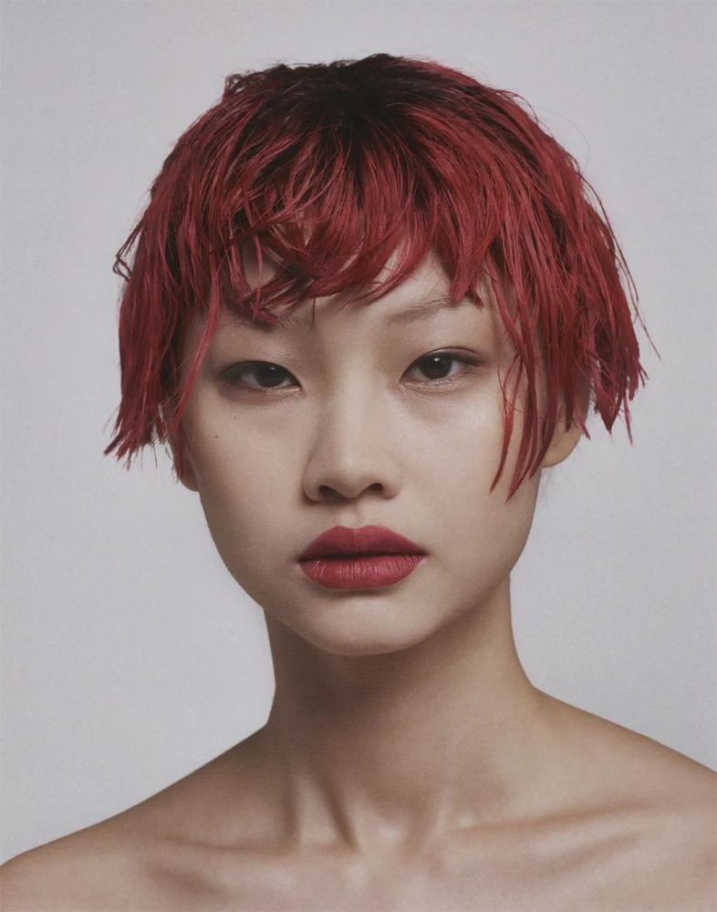 组图:《鱿鱼游戏》女主角郑浩妍写真大片,超模首演电视剧_腾讯新闻