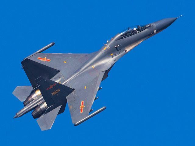 歼16d电子战机亮相珠海航展!机身大幅改动,可匹敌美隐形战机!