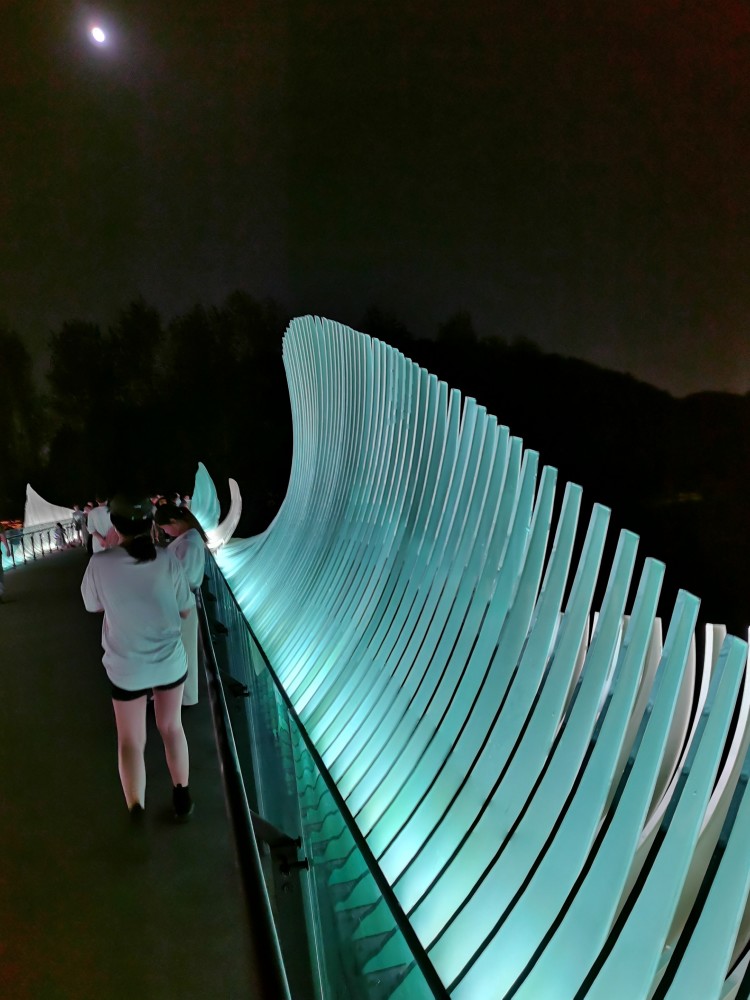 打卡网红桥,嘉兴鸳鸯廊桥晚上可真是个散步的好地方