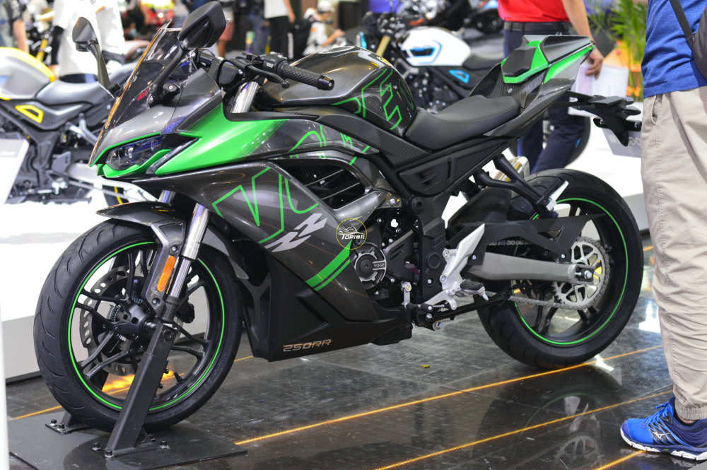 重庆摩博会回顾丨无极250rr强势登场 国产250级别天花板_腾讯新闻