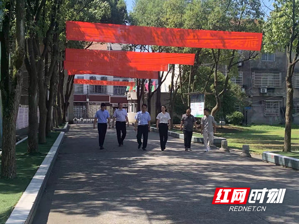 推进斗姆湖街道教育事业全面发展,9月22日上午,鼎城区政府副区长李娟