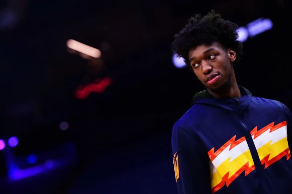 尤其是对比状元爱德华兹和探花三球,但,这并不代表怀斯曼就没有救,他