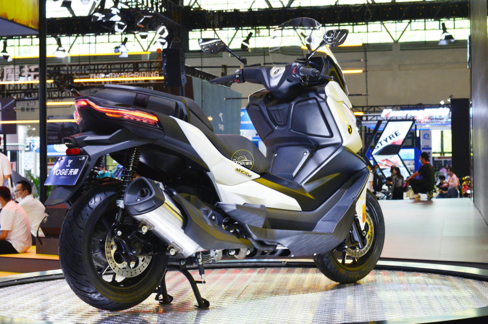 重庆摩博会回顾丨隆鑫350t大踏板亮相浓浓的宝马血统