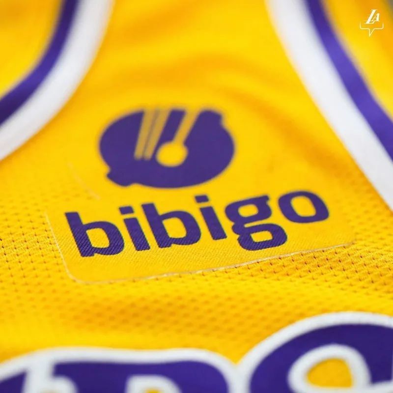 钻石 swoosh 太亮眼!