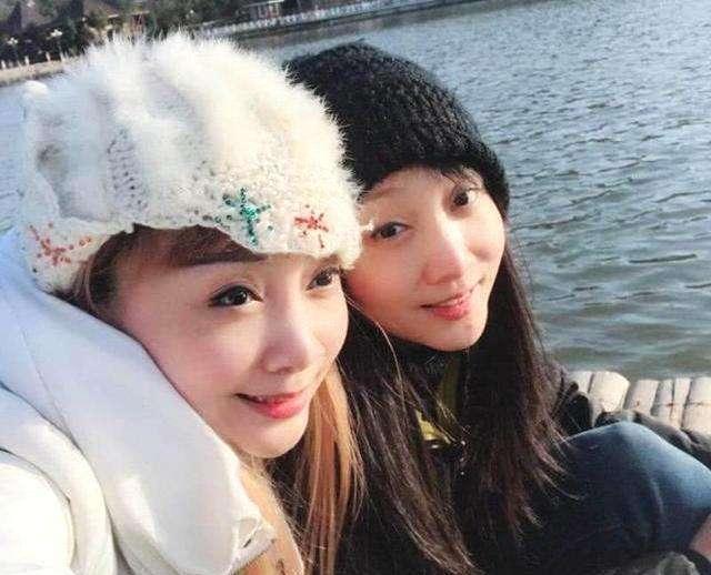 她是云飞前妻,老公星光大道成名后他们离婚,如今独自带女儿生活