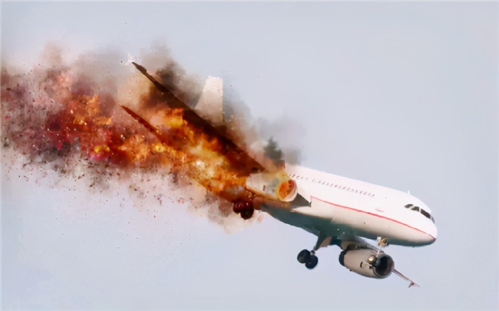 故意关闭发动机,致飞机坠毁,夺走217位乘客性命的飞行员贾迈勒