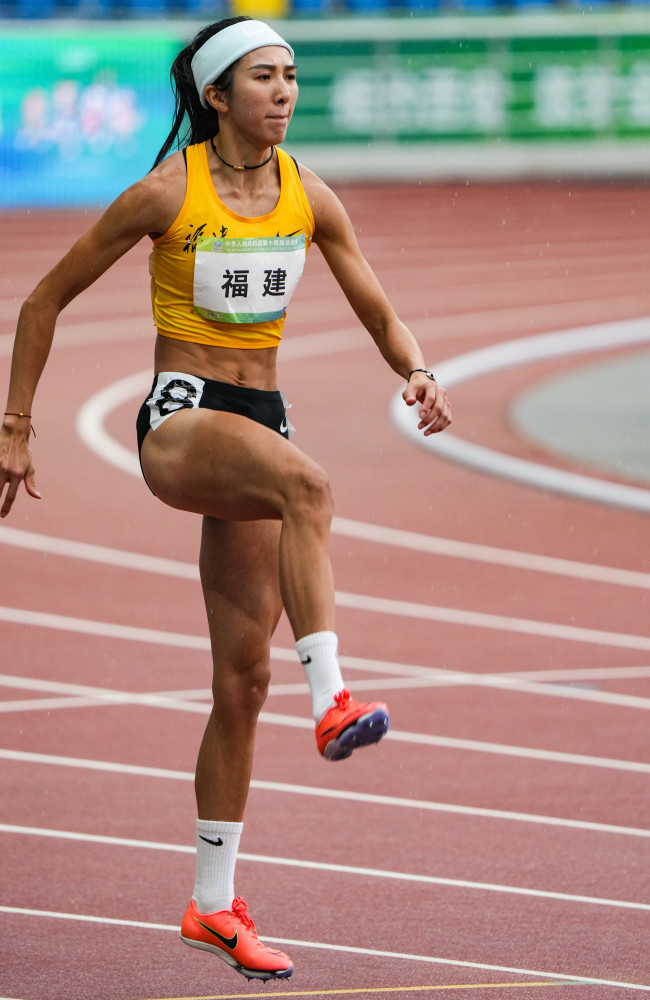 全运会田径女子4x100米接力预赛赛况2