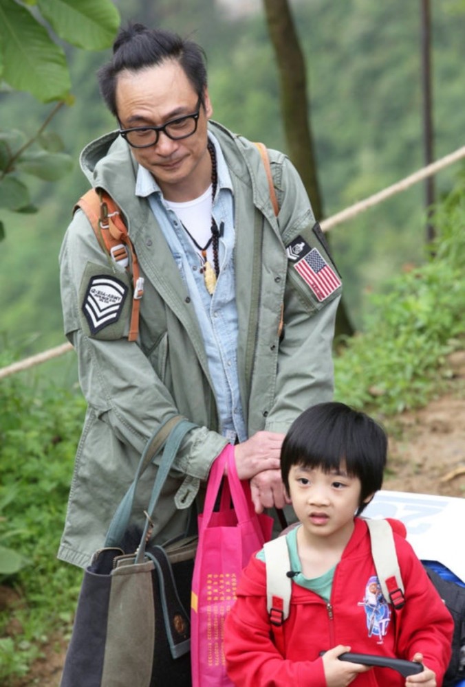 吴镇宇13岁儿子近照大变样!秀万元定制名表,生日宴爸爸遗憾缺席