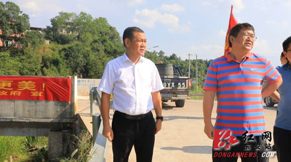 陈前)9月22日下午,东安县政府党组成员,县级河长周海雄深入川岩乡展开