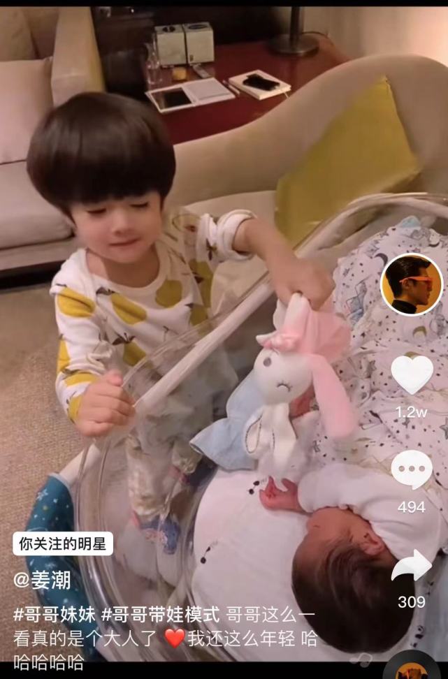 姜潮晒带娃日常曝光妻女所住月子会所有专人喂宝宝喝母乳