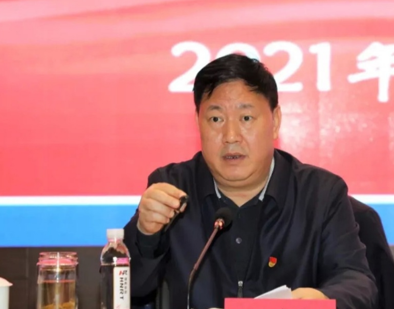 两个月后,被免去县委书记职务的王武亮并没有被下调,反而在当年年底被