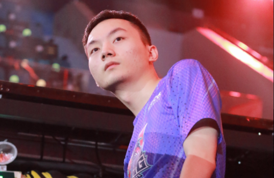 lng灯皇打国服堪比演员,吐槽主播"好好要饭"