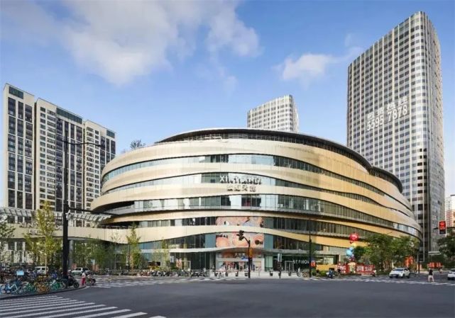 随着瑞虹天地太阳宫的开业,瑞虹新城也完成了这一板块,重要商业组成