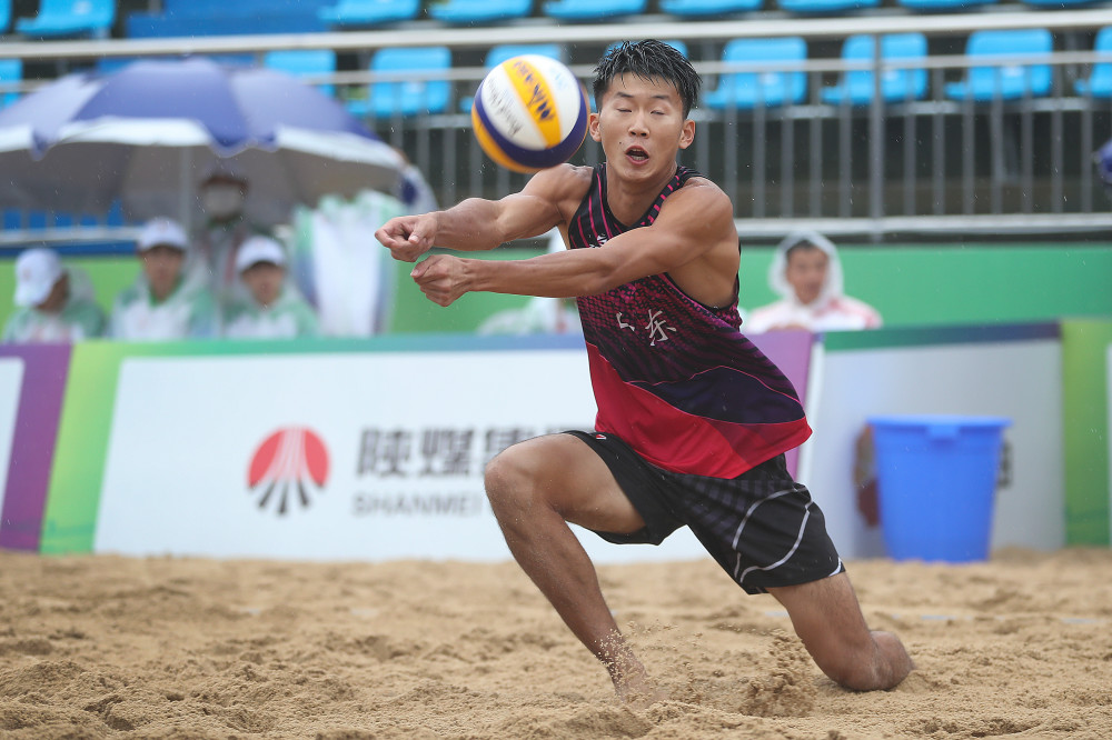 全运会沙滩排球男子17岁以下组山东青年一队获得铜牌