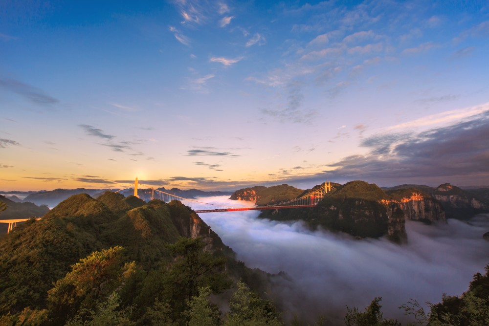 本次矮寨奇观旅游区2021年高空项目的发布,是在5a金字招牌和湘西高铁