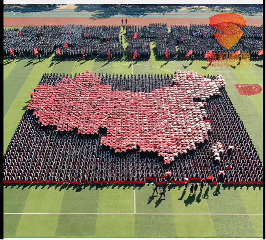山东高校2000名新生方阵演绎建党百年征程!