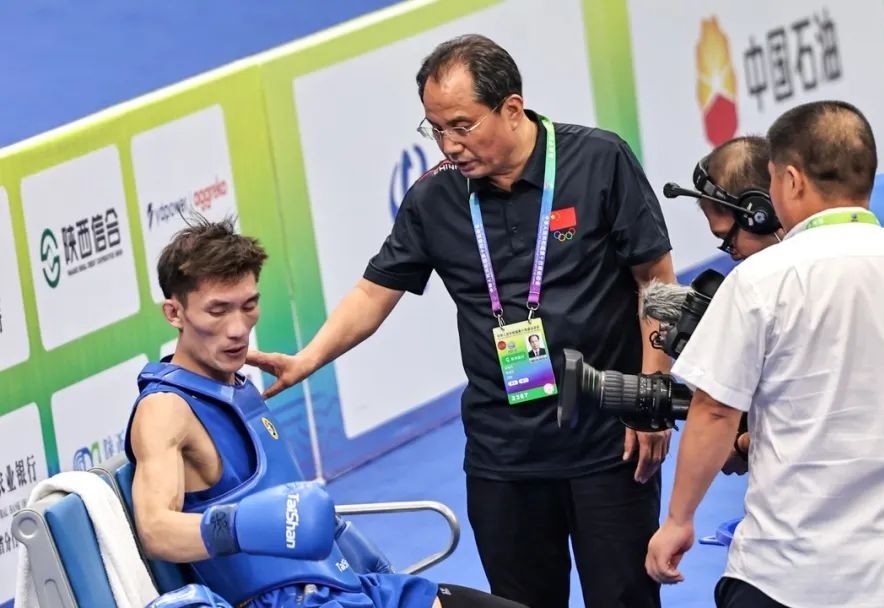 在男子单项60公斤级和男子单项75公斤级的比赛中,河南选手孔洪星和柳