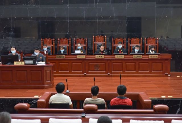 此次庭审由五华区人民法院党组成员,副院长宋杰担任审判长,根据法律