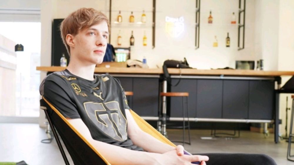 在nemesis心中,本赛季的lck派出的中单选手也确实是本次s赛中实力最强