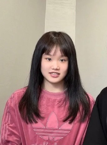 奥运冠军张家齐一改往日造型接长发文静乖巧像邻家女孩