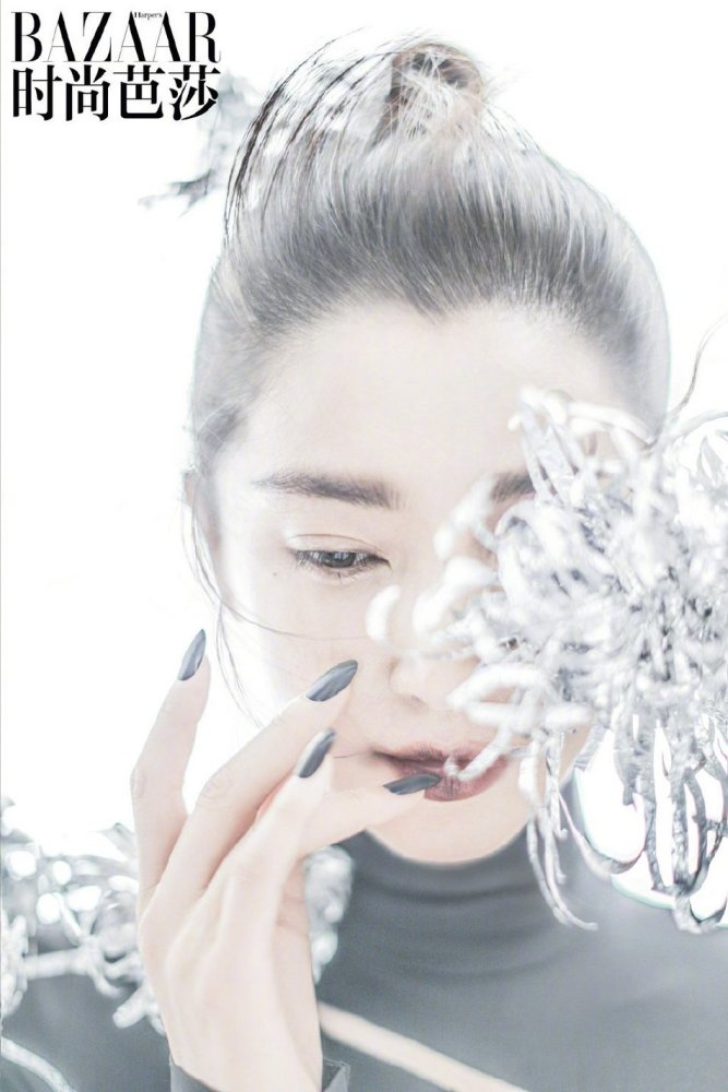 李冰冰登十月纪念刊时尚芭莎金色眼泪妆满满的高级神秘而优雅的气质