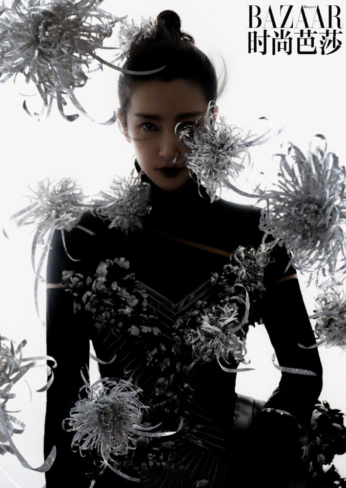 李冰冰登十月纪念刊时尚芭莎金色眼泪妆满满的高级神秘而优雅的气质