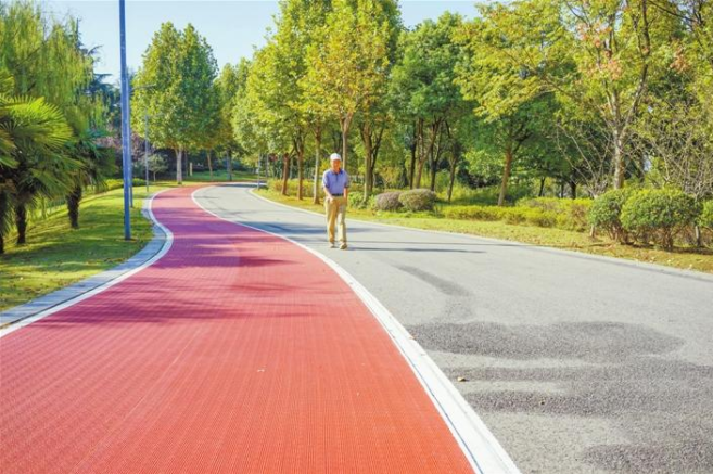 铺设全市最长健身步道