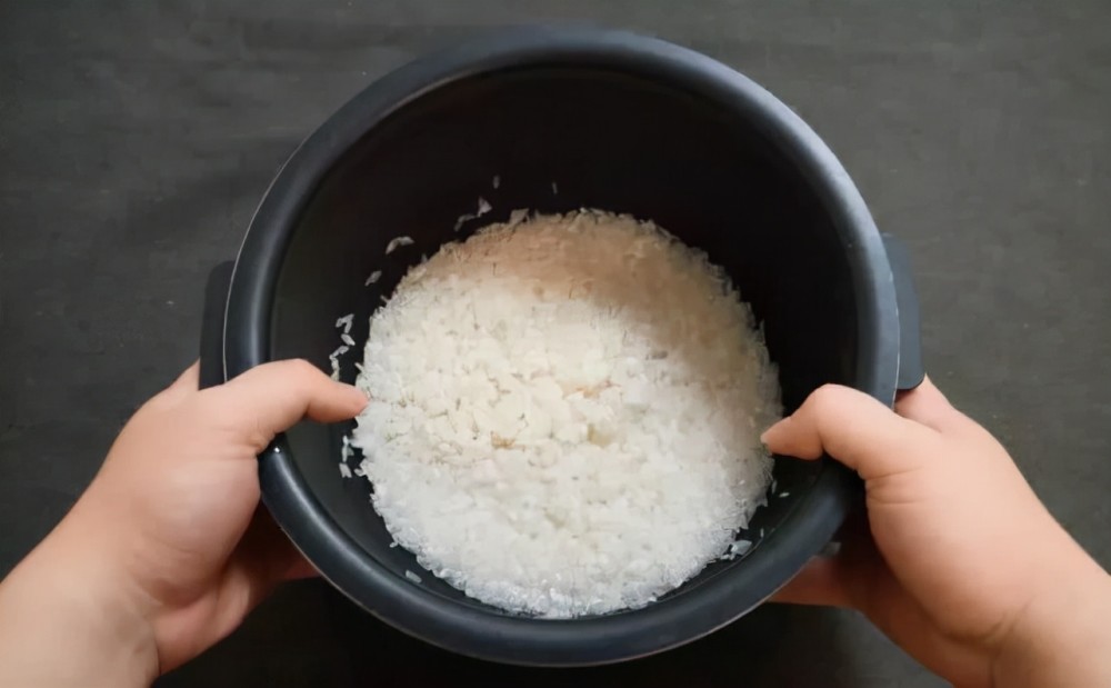 蒸米饭直接加水蒸就错啦教你3个小诀窍米饭粒粒分明不粘锅