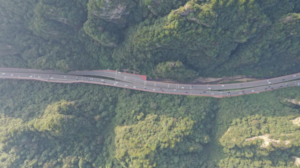 张家界人口数量_湖南|假期第二天张家界武陵源、天门山单日接待人数过万