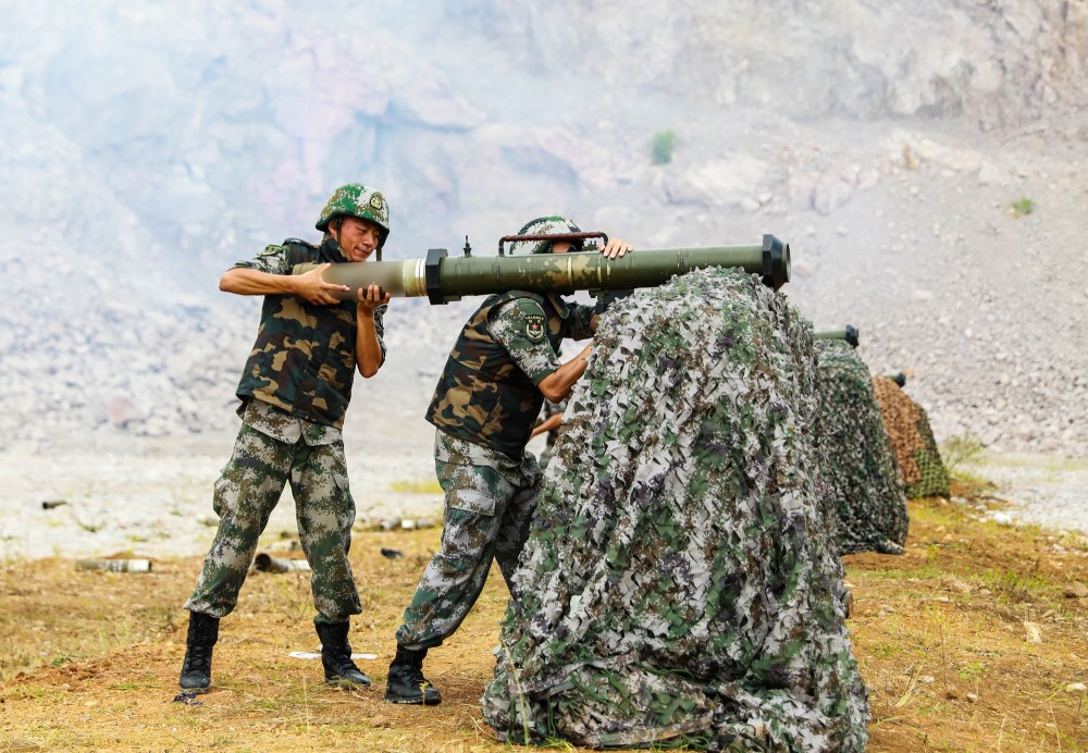震撼直击单兵火箭筒实弹射击现场