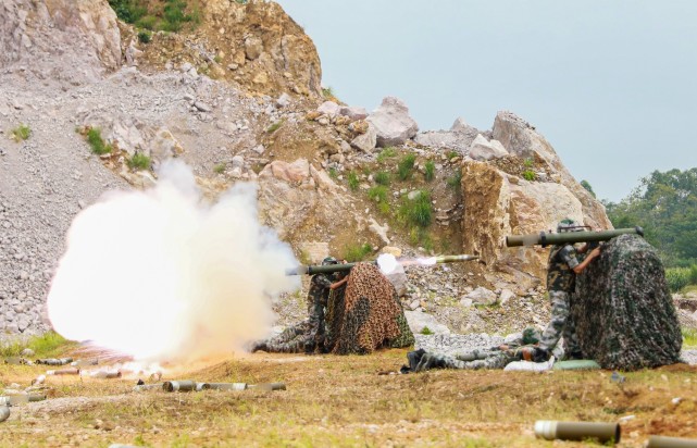 直击单兵火箭筒实弹射击现场