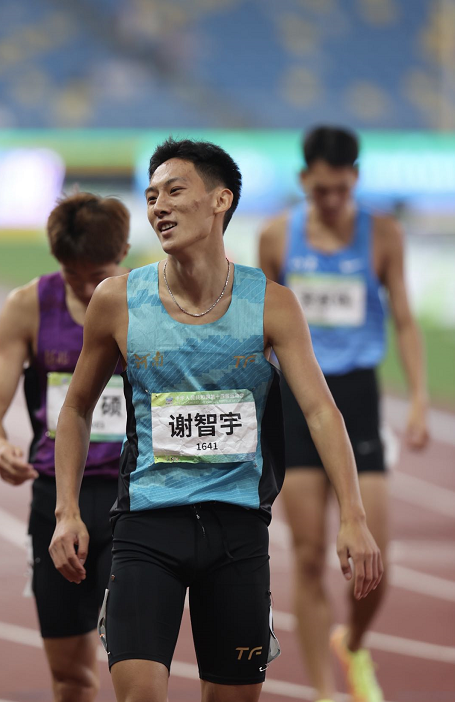 身为北大学生师随刘翔教练郑州小伙谢智宇全运会400米栏夺冠