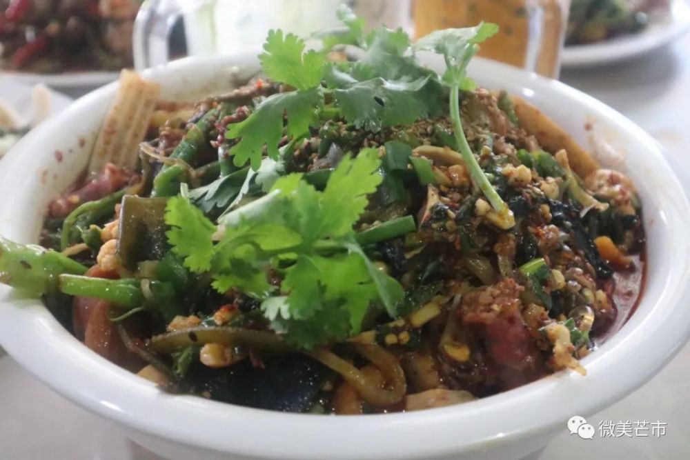 芒市有一位藏在巷子里的拌菜西施