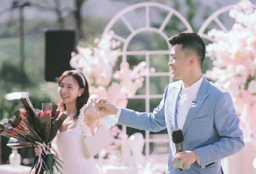 国羽混双名将郑思维求婚成功黄雅琼在现场见证历史性一刻