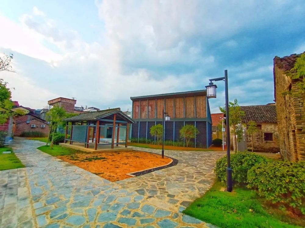 书社,长廊等等的建筑这里成为了精神乐园即将开学了不妨到连州东陂镇