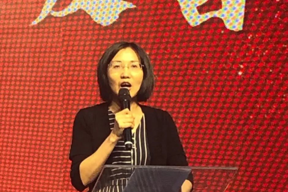 马婷老师面对所有的同学,老师们,我想对大家说:高考,这段不可逆的生命