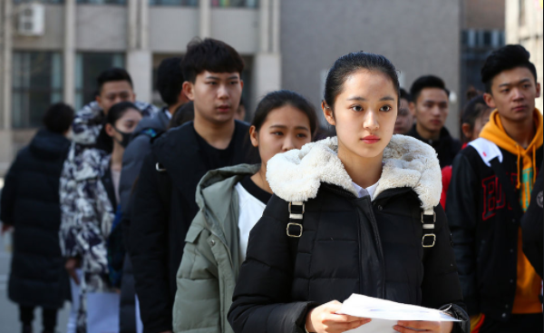 以前一提到艺术生,就会有人与"学渣"联系在一起,因为有很多学生拿艺考