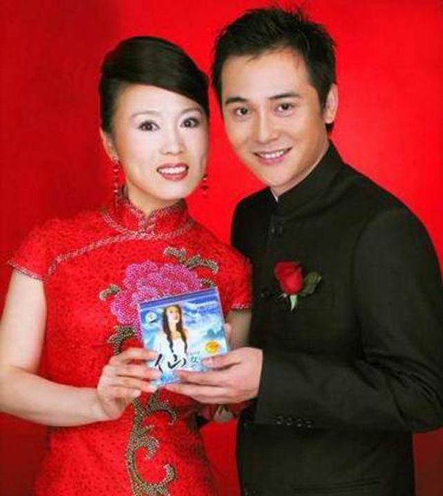 吴琼的丈夫叫阮巡,十几岁的时候就当过北京电视台少儿节目《七色光》