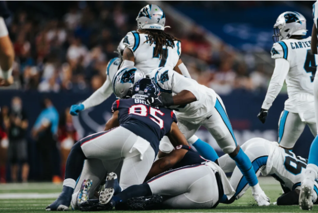 黑豹24-9轻取德州人 达诺德2冲球达阵率队取开局三连胜