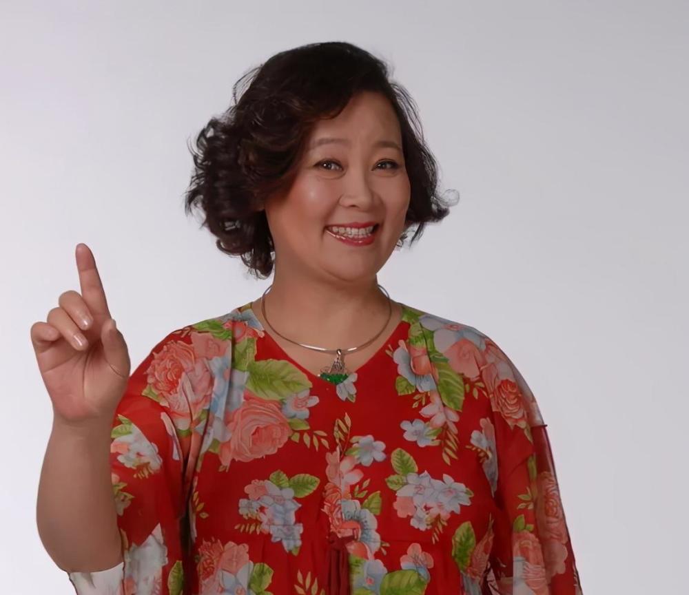 除了老太太李明启还有一位女演员演过容嬷嬷只是没太多人注意