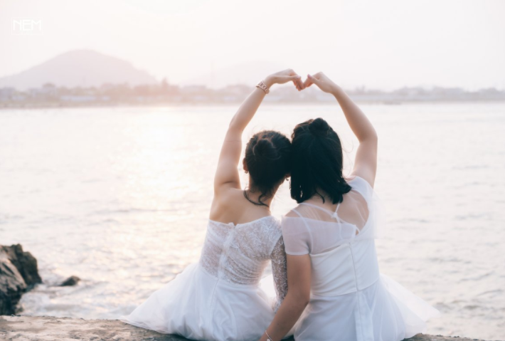 三个耳光背后的感动,好闺蜜和坏闺蜜差距有多大?_腾讯新闻