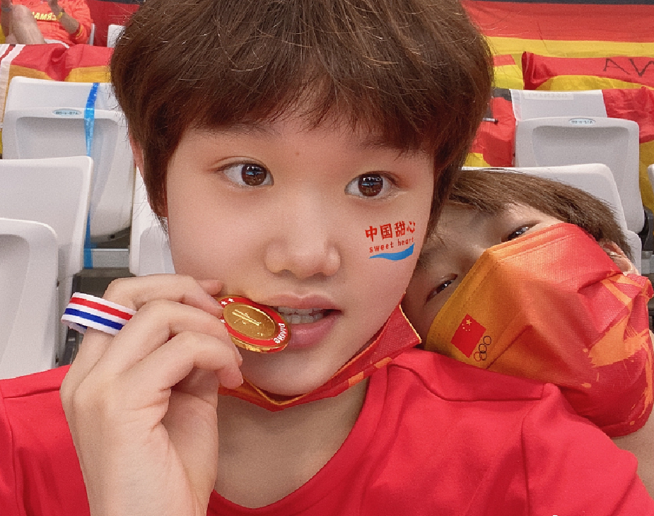 张家齐接长发后超可爱表情一脸奶萌网友也想生个这样的闺女