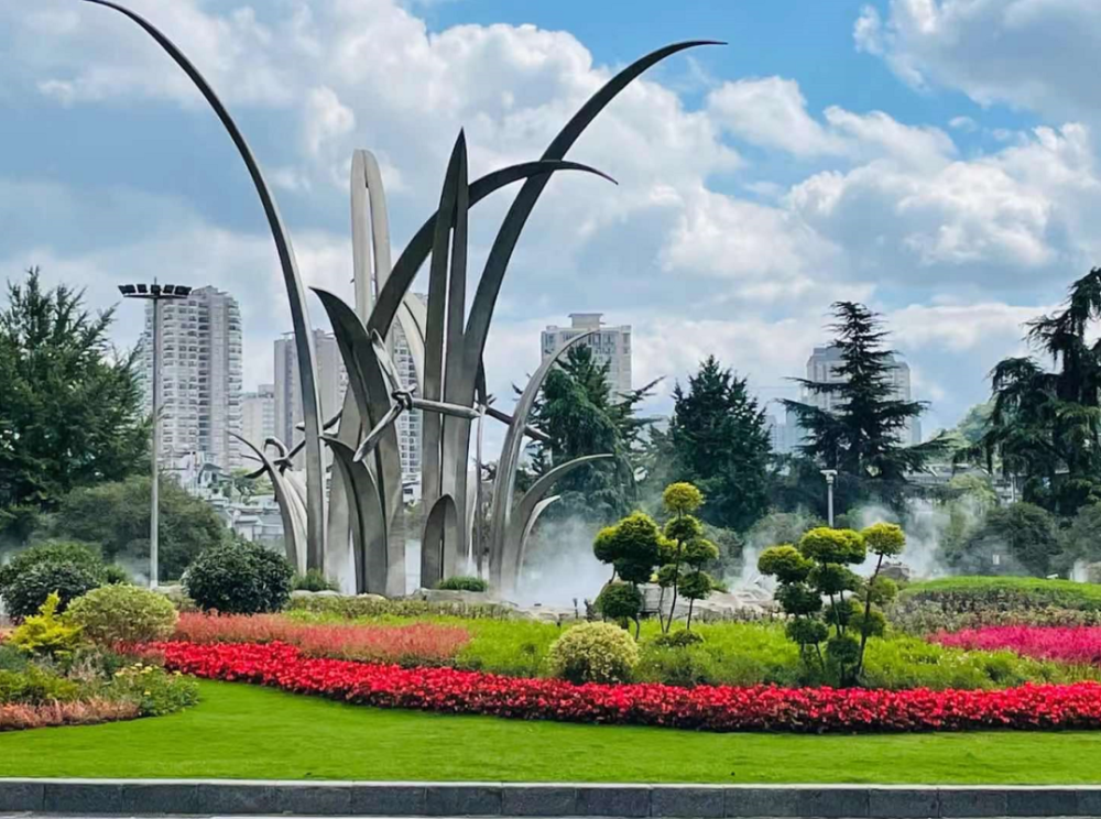 全新亮相大南门兰花环岛绿化升级改造完成