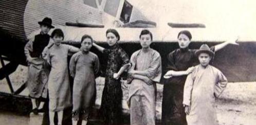 民国奇人张宗昌姨太太旧照:白俄五姐妹颜值出众,写的诗空前绝后_腾讯