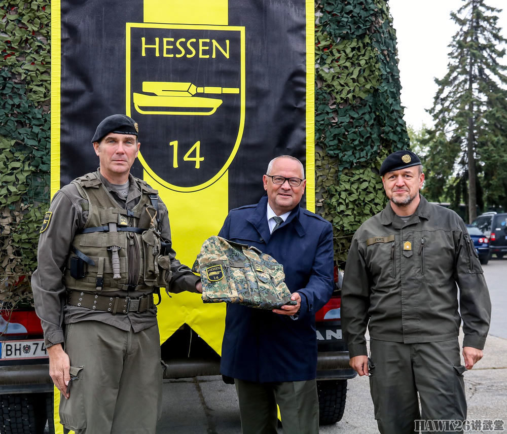 奥地利第4装甲掷弹兵旅举行换装仪式 接收迷彩服 告别单色作训服_腾讯